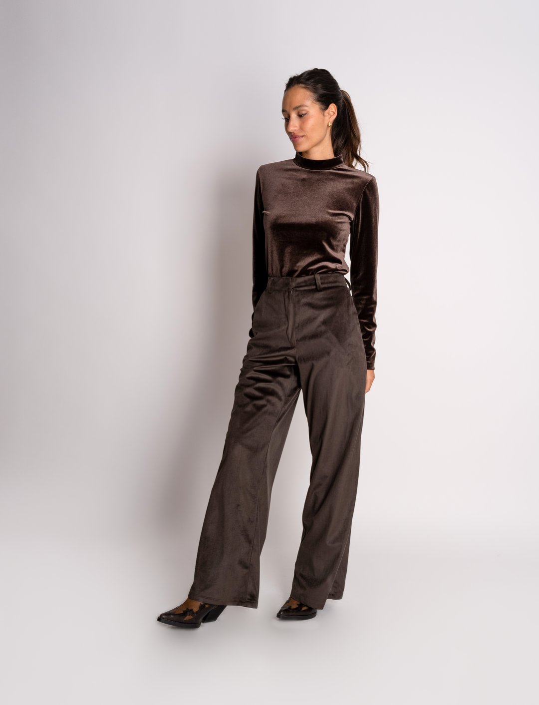 PANTALÓN ZOEH COTELÉ CHOCOLATE C-Vive